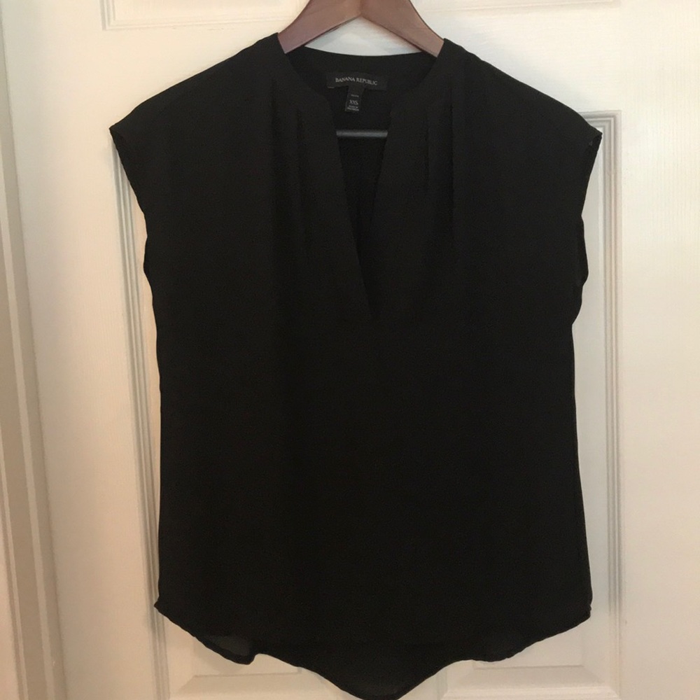 Banana Republic Black Vneck High low hem top